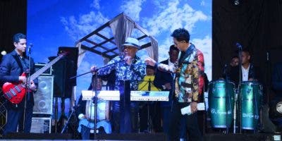 Ramón Orlando y Bonny Cepeda contagian con su música a puertoplateños