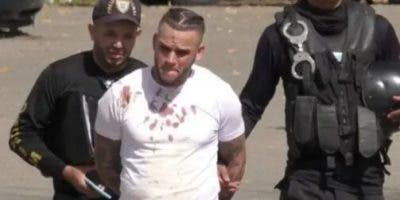Prisión preventiva y garantía económica para policías implicados en homicidio de barbero en Santiago
