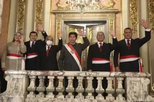 Presidente de Perú renovó su gabinete; sustituye cuatro ministros