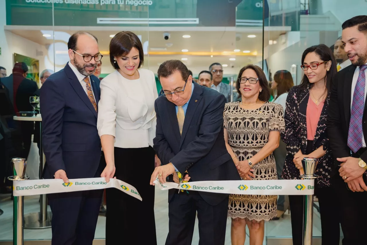 Banco Caribe inaugura sucursal en Ágora Mall