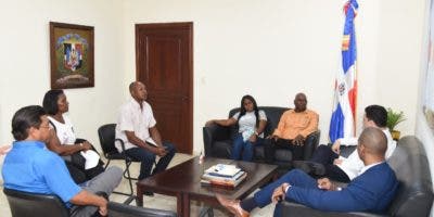 Autoridades de Cancillería se reúnen con familiares del chofer de autobús secuestrado en Haití