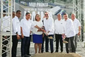 Presidente Abinader inaugura estación de pesaje vertedero de Haina