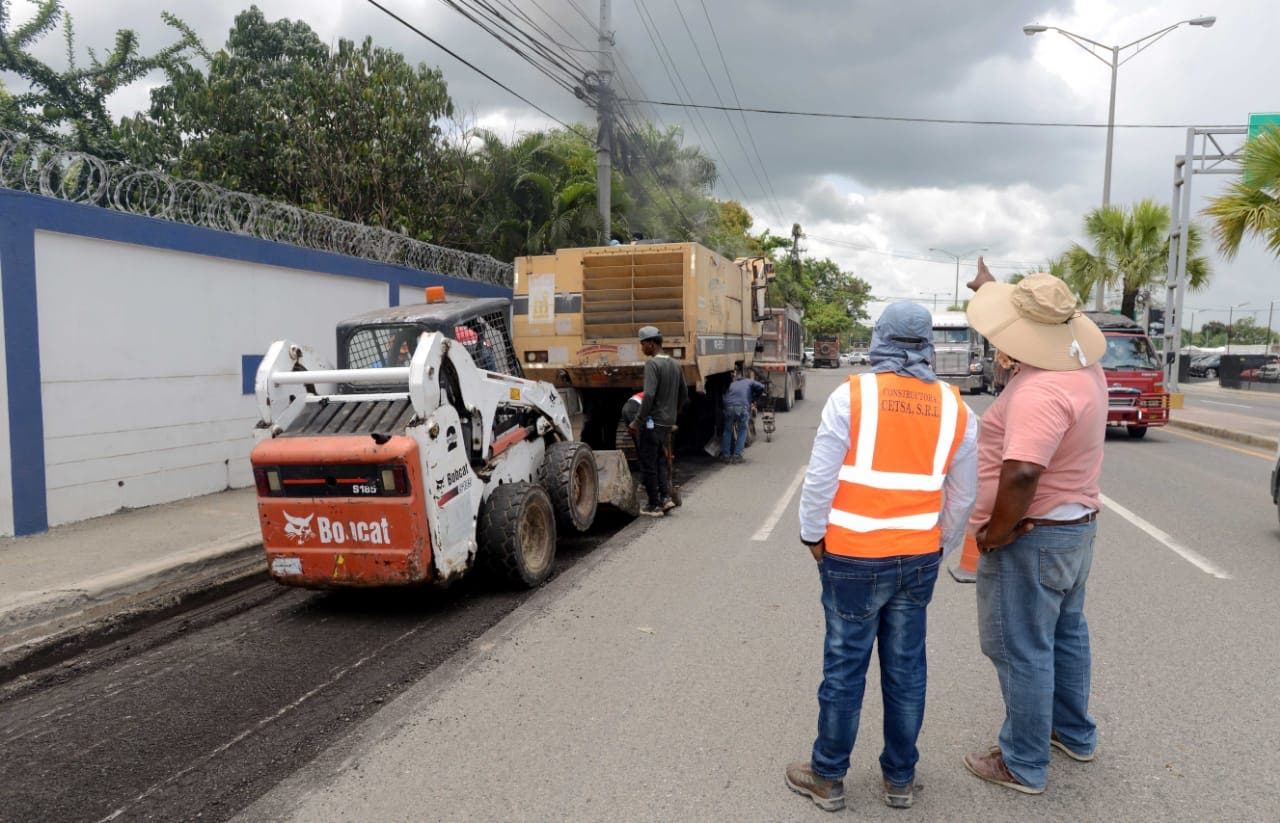 Obras Públicas inicia reasfaltado en avenida Jacobo Majluta