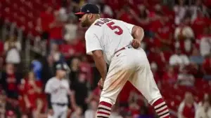 Albert Pujols hace historia y debuta como pitcher en Grandes Ligas