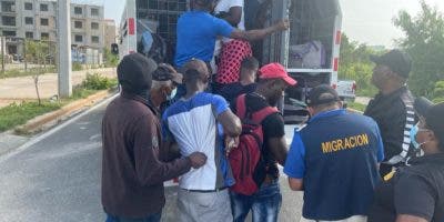 Migración apresó 385 haitianos durante operativo en Ciudad Juan Bosch