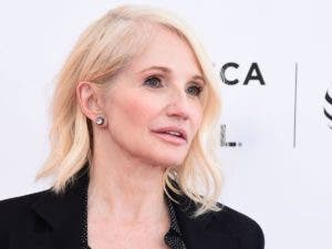 Ellen Barkin, expareja de Johnny Depp, lo acusó de ser “controlador”, “celoso”, y arrojarle una botella