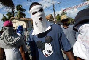 Bandas armadas atacan la caravana del primer ministro haitiano en su visita a un hospital