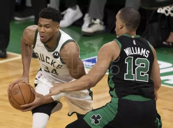 La defensa de los Bucks congela a los Celtics