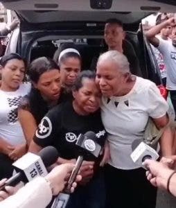 «A mi hijo me lo masacraron, hicieron lo que les dio la gana con él», llora madre de David de Los Santos