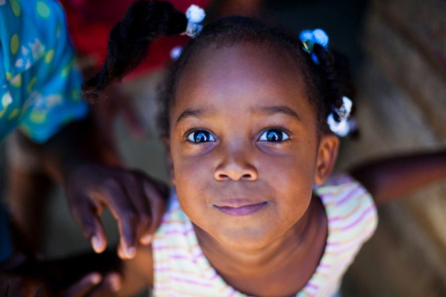 Qué porcentaje de la población dominicana acepta tener “el negro detrás de la oreja”