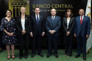 Banco Central  e Industria y Comercio firman memorando de  entendimiento