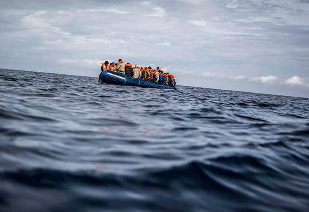 Suben a 99 muertos por hundimiento de barcaza con migrantes en la costa siria