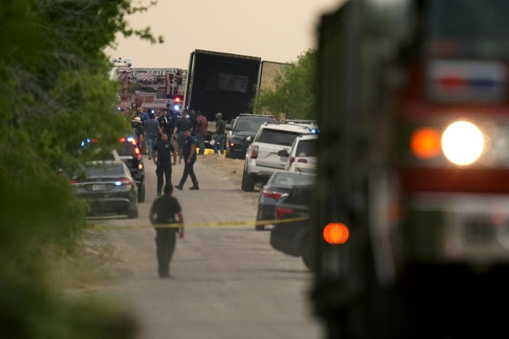 Texas: Suman 51 los migrantes muertos hallados en camión