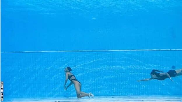 Vea el momento en el que salvan a nadadora Anita Álvarez tras desmayarse en el Mundial de Natación