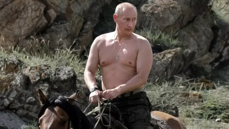 Putin le responde a los líderes del G7 por sus fotos sin camisa