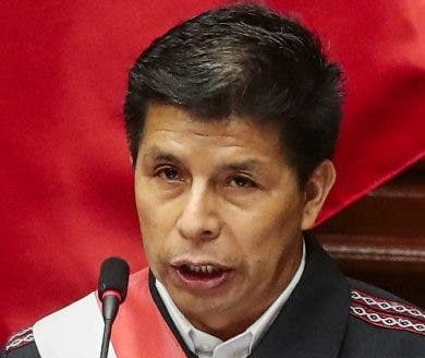 Fiscalía cita de nuevo a presidente de Perú