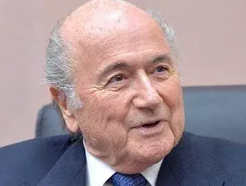 Joseph Blatter opuesto a 48  equipos en Mundial