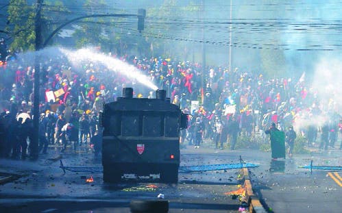 La protesta llega a palacio de Ecuador
