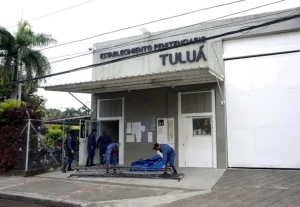 Decenas de presos mueren en motín en cárcel de Colombia