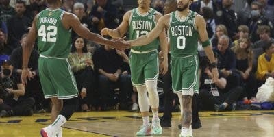 Celtics superan a Raptors por novena victoria consecutiva