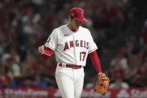 Ohtani bate récord con 13 ponches, Angelinos barren a Reales