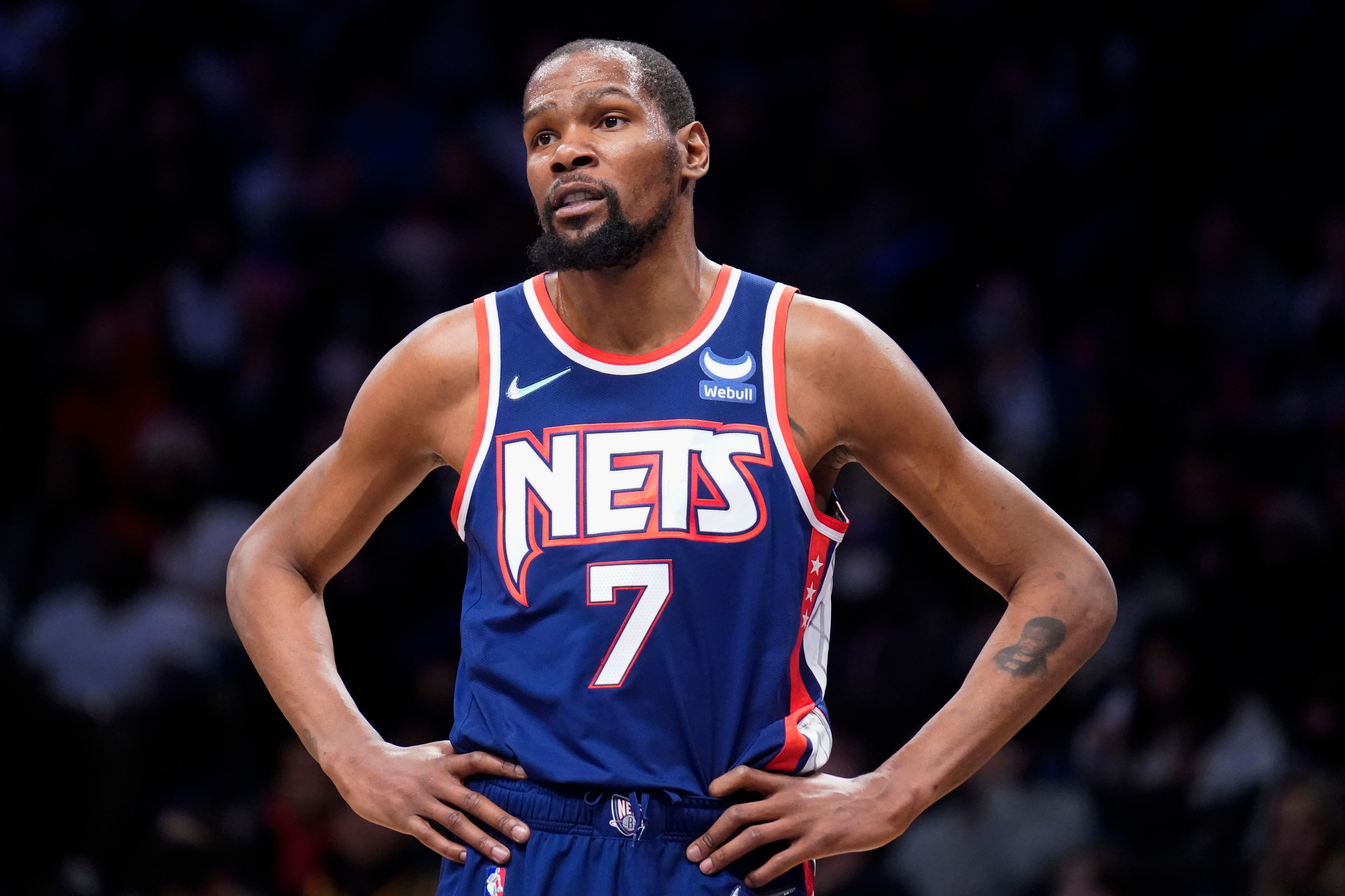Dueño de Nets respalda al personal en medio de demandas de canje de Kevin Durant