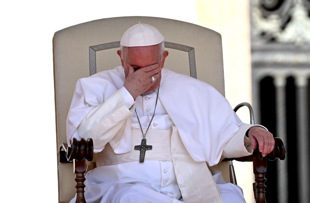El papa pide “no olvidar a Ucrania” y sube a 3 niños ucranianos al papamóvil