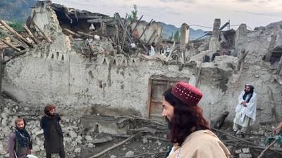 Sismo deja mil muertos, 1,500 heridos en Afganistán