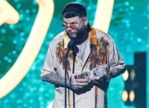 Farruko agradece a artistas cristianos por “la lucha que hacen”