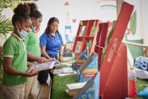 CEPM dona 1,085 libros a estudiantes de Verón