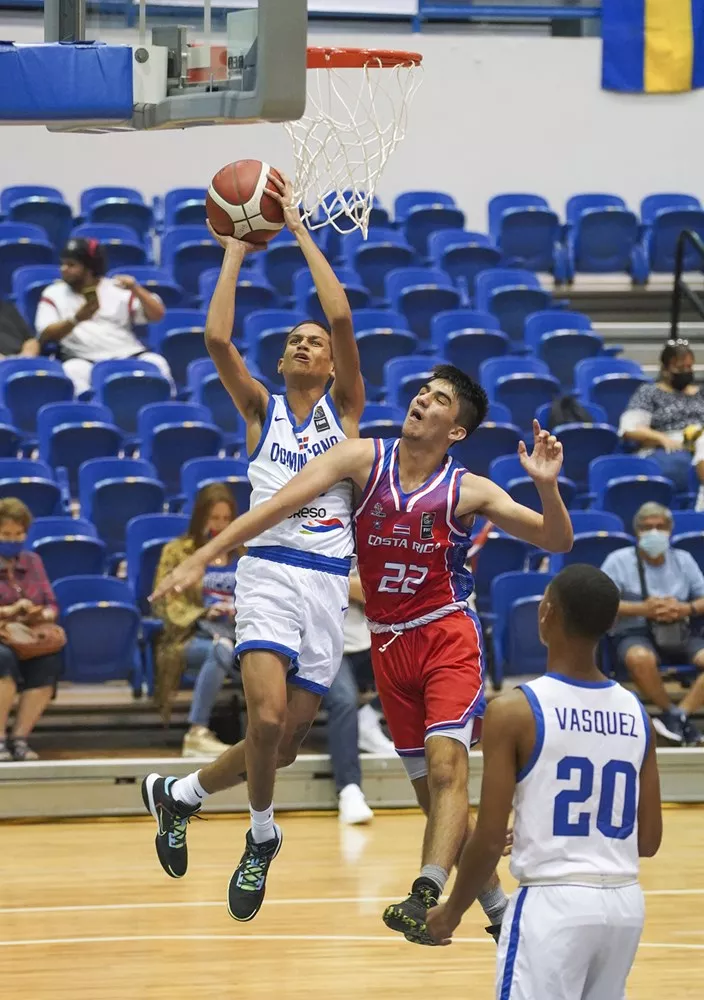 RD gana medalla de plata en Centrobasket U-15 y clasifica el Campeonato FIBA U16