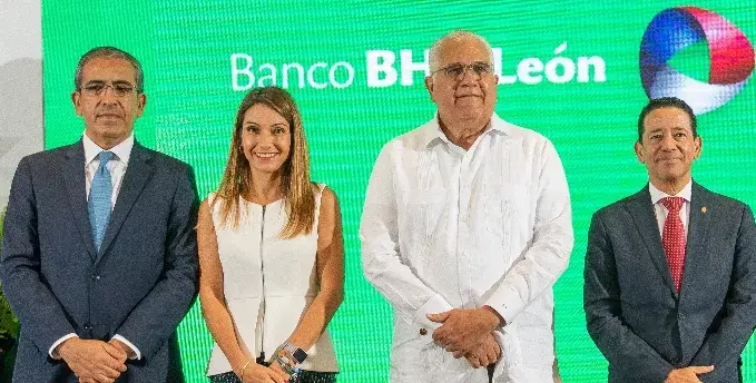 BHD León y Visa con tarjeta de crédito para pymes