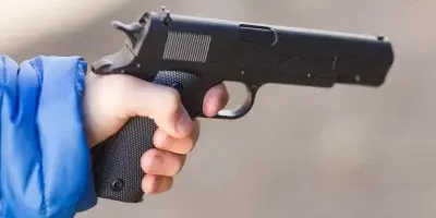 Para quitarle un sombrero, asaltan a hombre a punta de pistola