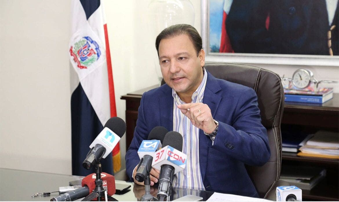 Abel Martínez dice es inconstitucional acuerdo firmado entre la ACIS y consulado de Haití