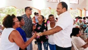 En Dajabón, madres reconocen labor de Salvador Holguín