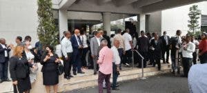 Personalidades acuden a la funeraria Blandino a despedir a Orlando Jorge Mera