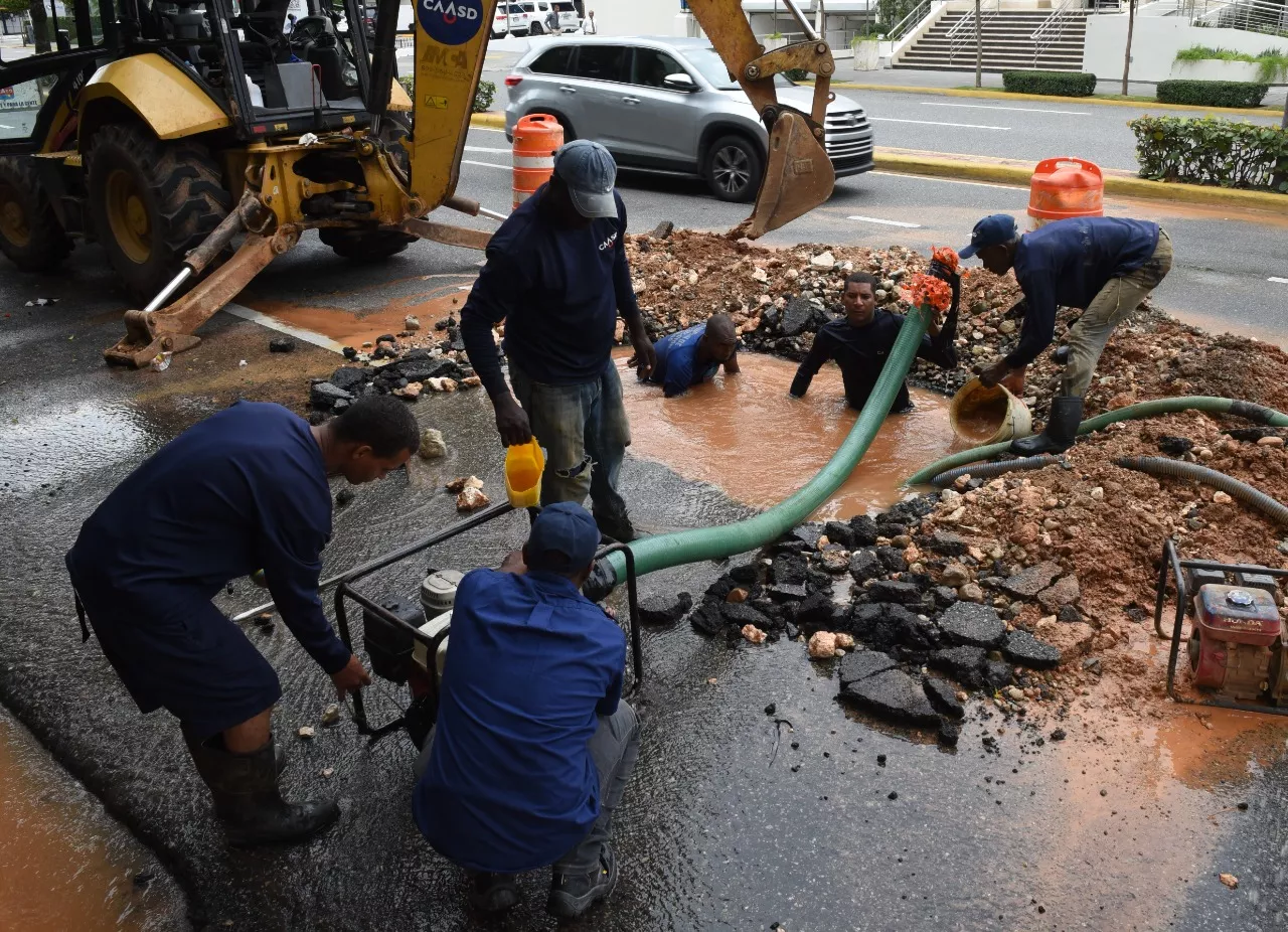 CAASD inicia trabajos para abastecer de agua potable a urbanización Luz María, SDE