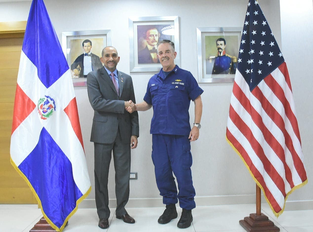 Presidente DNCD se reúne con director Fuerza de Tarea Interagencial Sur de EE.UU.