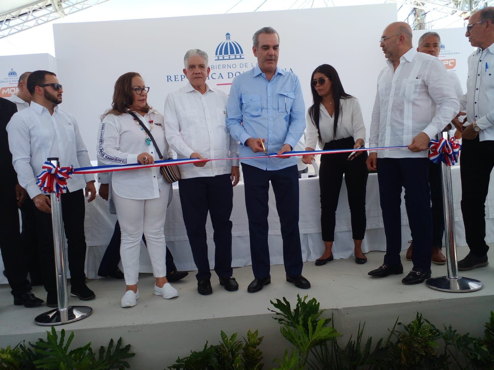 Gobierno inaugura la reconstruida avenida Francia en Santiago
