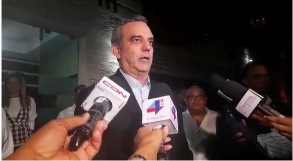 Presidente Abinader acude a residencia de la familia Jorge Villegas