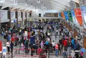 TSA ratifica resolución de la JAC ordena a aerolíneas suspender cobro de 10 dólares a pasajeros dominicanos