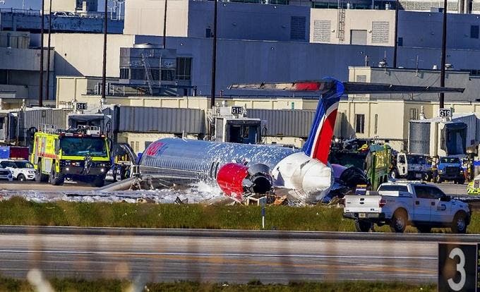 Tres hospitalizados tras accidente del avión dominicano en aeropuerto de Miami