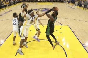 Los Warriors se adelantan 3-2 y ponen en jaque a los Celtics