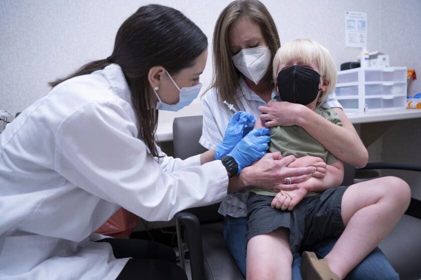 EE.UU empieza a vacunar a los más pequeños contra COVID