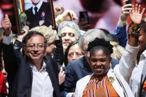 Izquierda dominicana celebran triunfo de Gustavo Petro