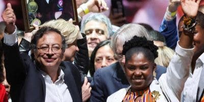 Izquierda dominicana celebran triunfo de Gustavo Petro