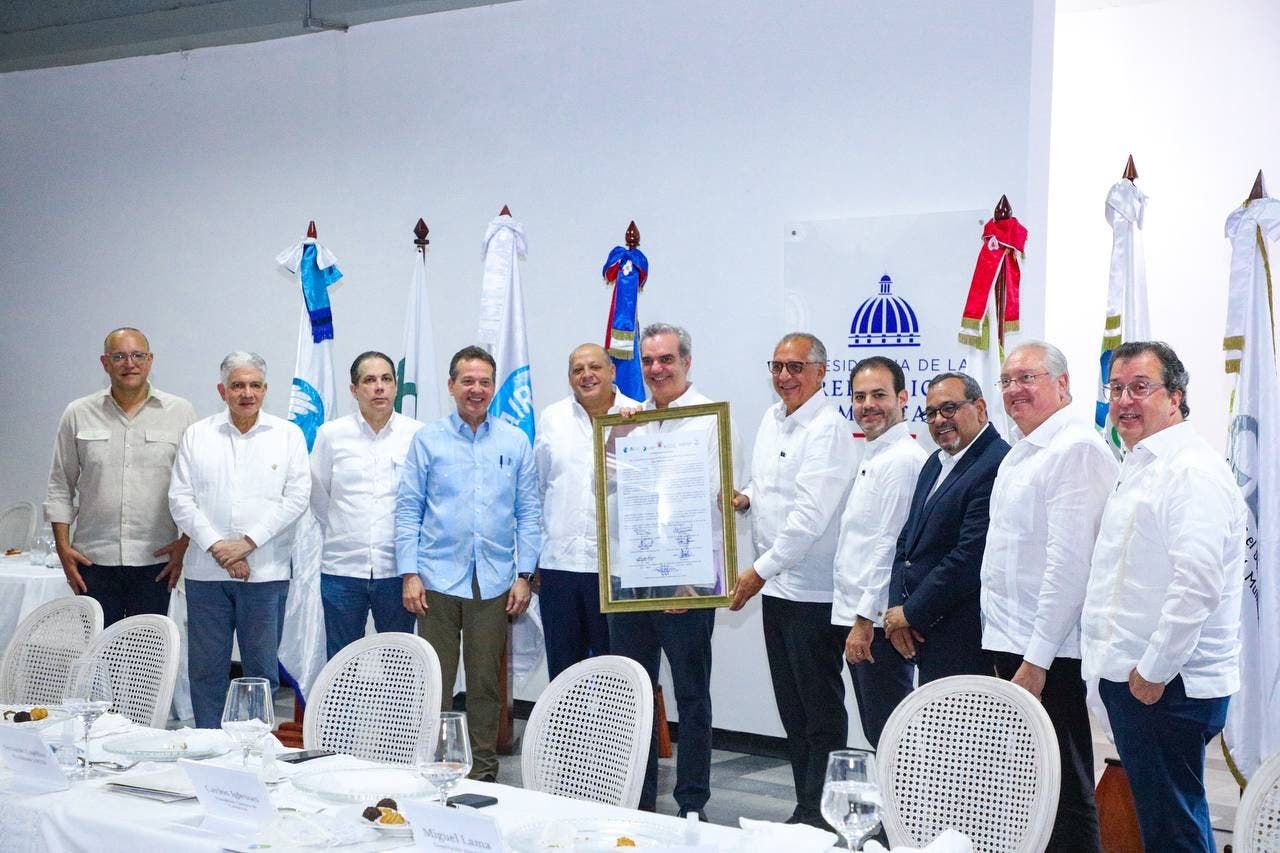 Empresarios reconocen al presidente Luis Abinader
