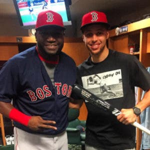 Steph Curry dice que le inspira el liderazgo del dominicano David Ortiz