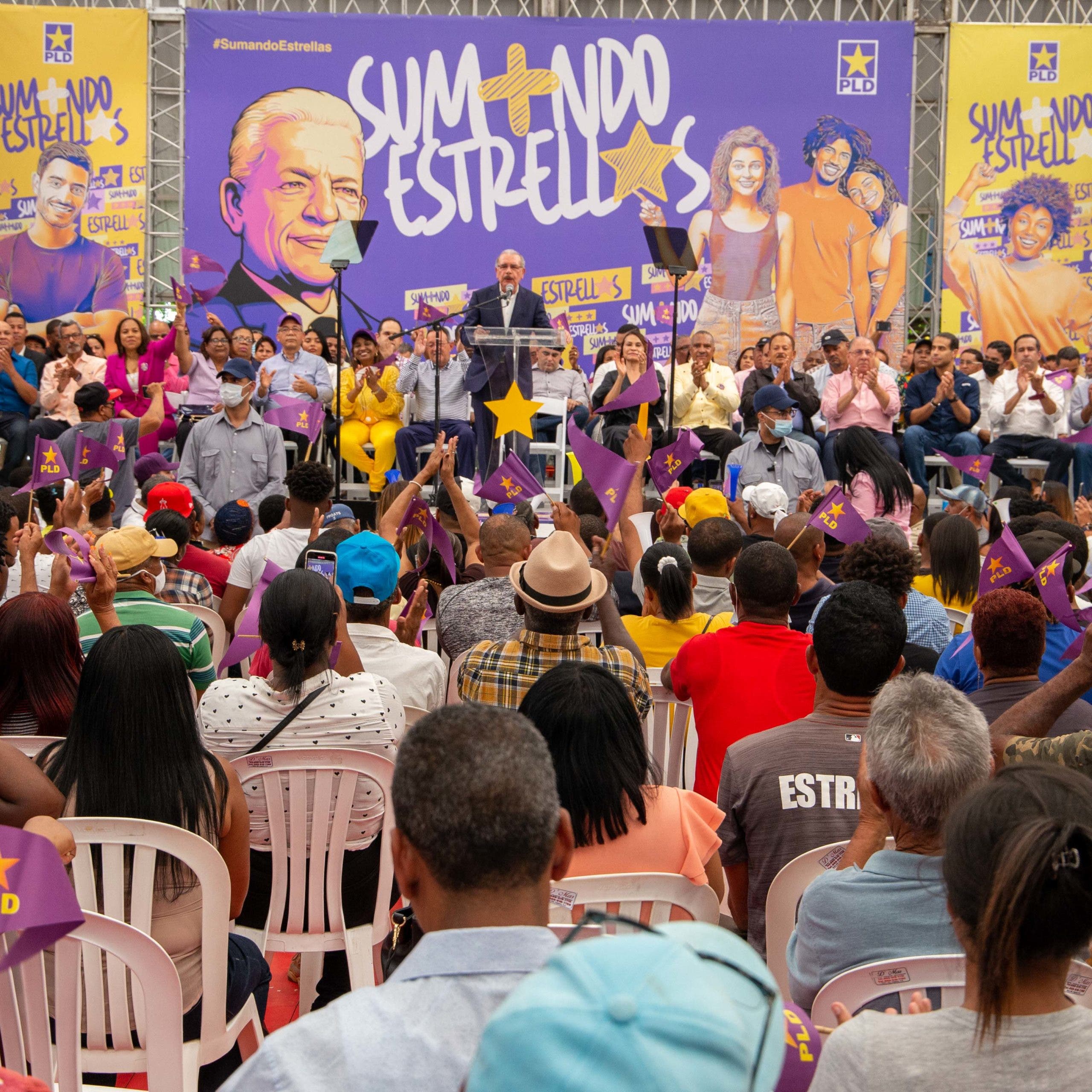 Danilo Medina juramenta nuevos miembros del PLD en Dajabón