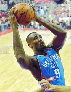 Serge Ibaka seguirá en Milwaukee Bucks